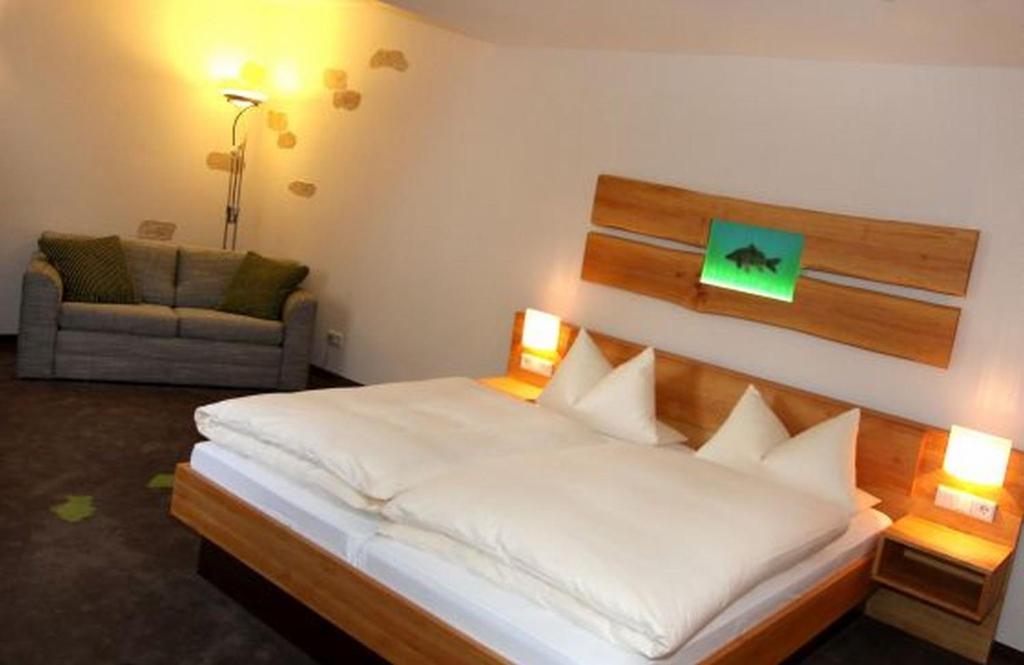 Karpfenhotel&Herrenhaus im Gasthaus Sindel-Buckel Feuchtwangen Zimmer foto